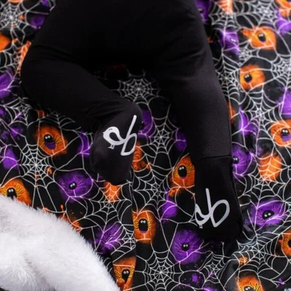 GOMEZ GLOW-IN-THE-DARK PLUSH THROW BLANKET!!! NIB - Picture 6 of 7